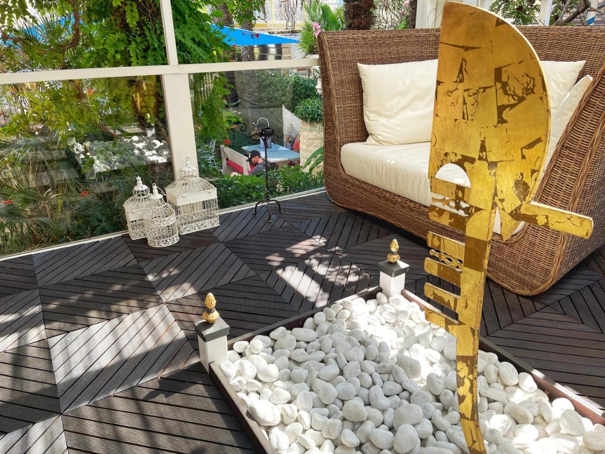 Milton Boutique Hotel - Adults Only Lido di Jesolo Exterior photo